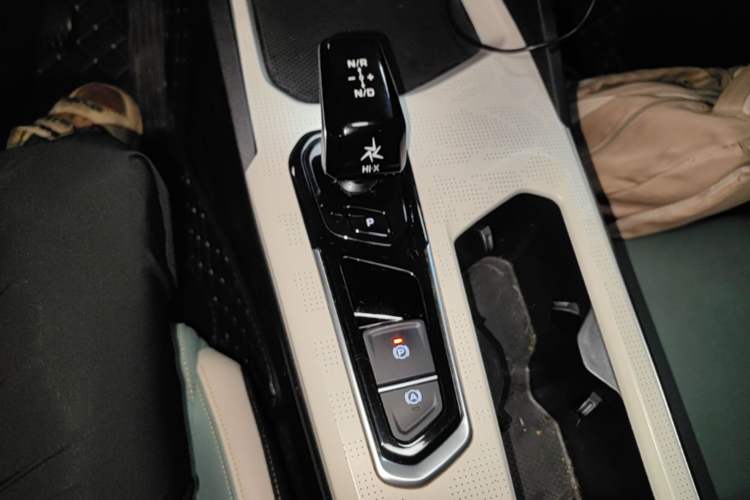 Used Geely Auto Emgrand L HiP 2022 1.5TD-DHT Pro 100KM Super Rui Gear Lever