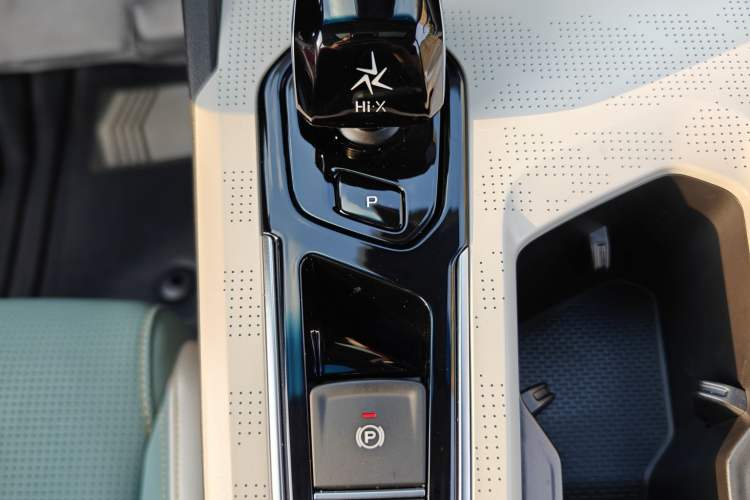 Used Geely Auto Emgrand L HiP 2022 1.5TD-DHT Pro 100KM Super Rui Gear Lever