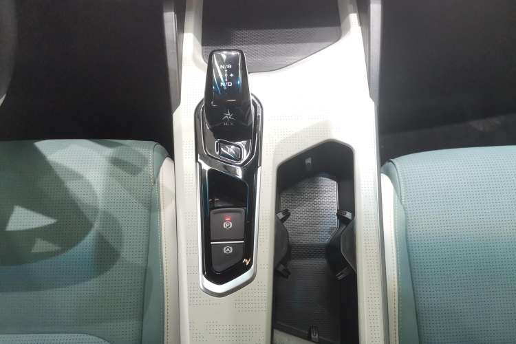 Used Geely Auto Emgrand L HiP 2022 1.5TD-DHT Pro 100KM Super Rui Gear Lever