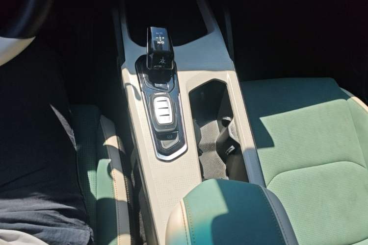 Used Geely Auto Emgrand L HiP 2022 1.5TD-DHT Pro 100KM Super Rui Gear Lever