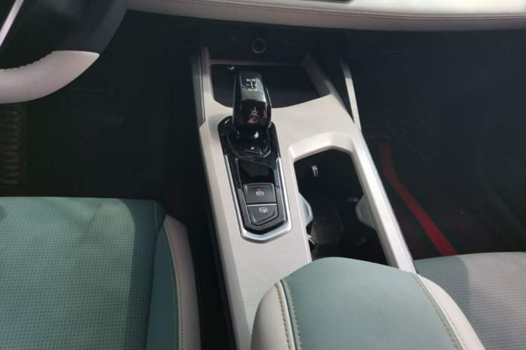 Used Geely Auto Emgrand L HiP 2022 1.5TD-DHT Pro 100KM Super Rui Gear Lever