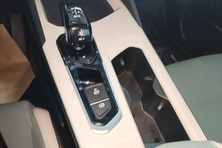 Used Geely Auto Emgrand L HiP 2022 1.5TD-DHT Pro 100KM Super Rui Gear Lever