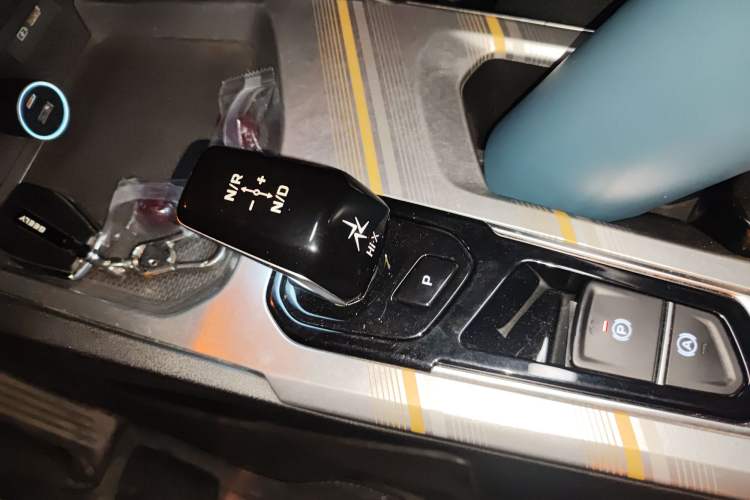 Used Geely Auto Emgrand L HiP 2022 1.5TD-DHT Pro 100KM Super Clean Gear Lever