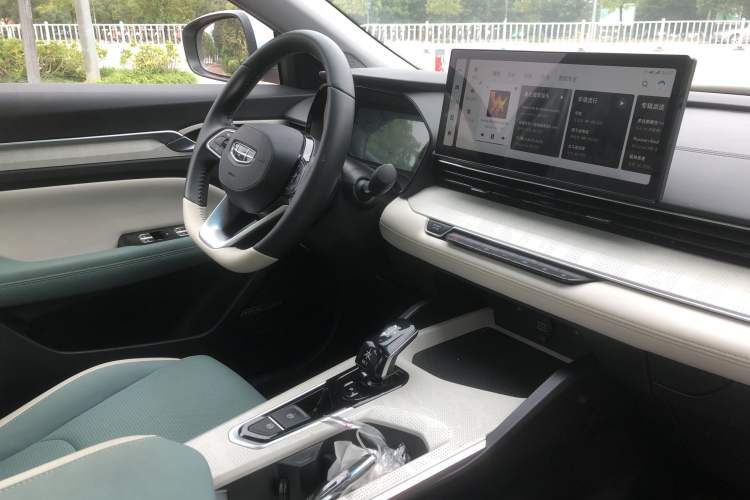 Used Geely Auto Emgrand L HiP 2022 1.5TD-DHT Pro 100KM Super Rui Interior 1