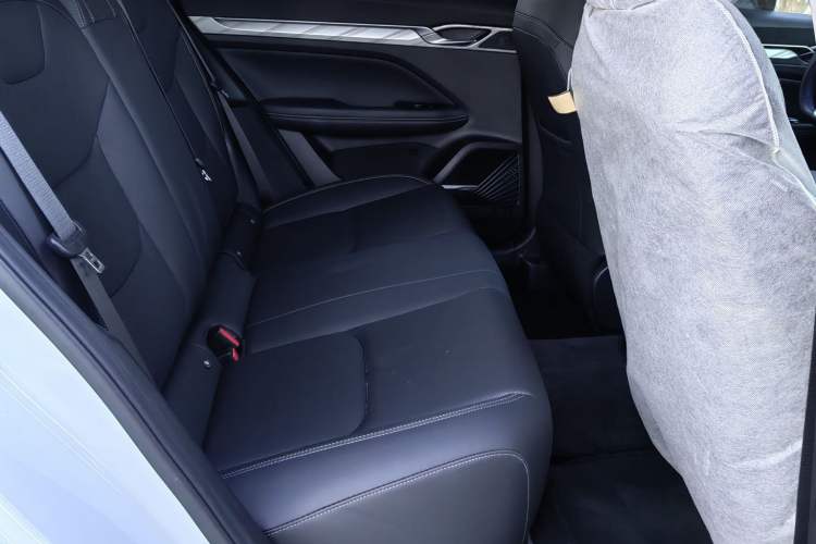 Used Geely Auto Emgrand L HiP 2022 1.5TD-DHT Pro 100KM Super Clean Interior 12