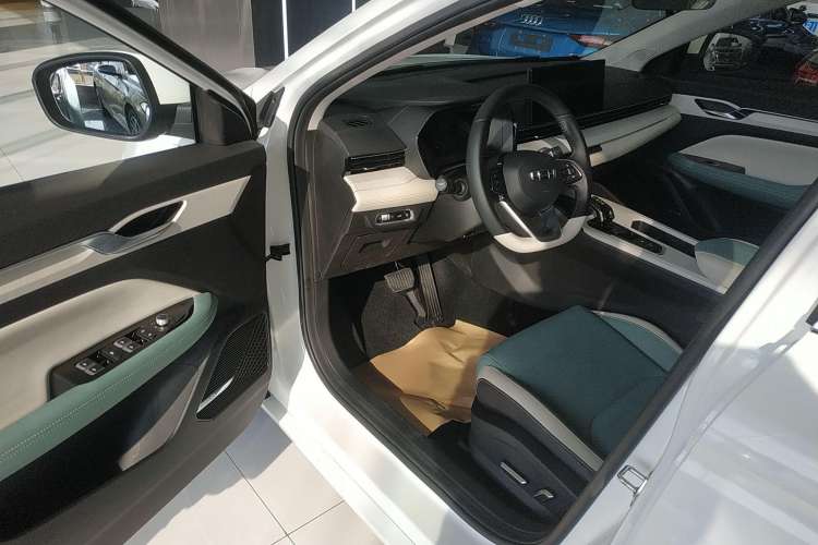 Used Geely Auto Emgrand L HiP 2022 1.5TD-DHT Pro 100KM Super Rui Interior 2