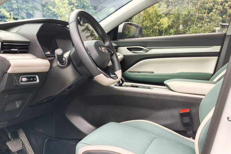 Used Geely Auto Emgrand L HiP 2022 1.5TD-DHT Pro 100KM Super Swift Interior 2