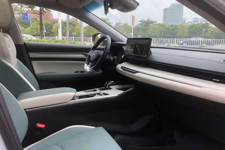 Used Geely Auto Emgrand L HiP 2022 1.5TD-DHT Pro 100KM Super Rui Interior 2