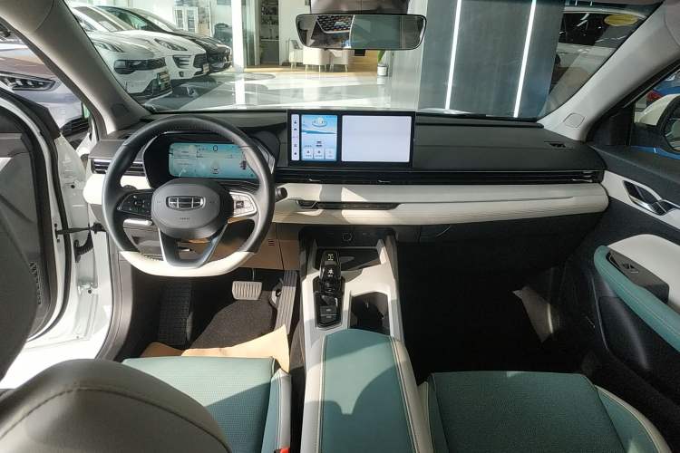 Used Geely Auto Emgrand L HiP 2022 1.5TD-DHT Pro 100KM Super Rui Interior 3