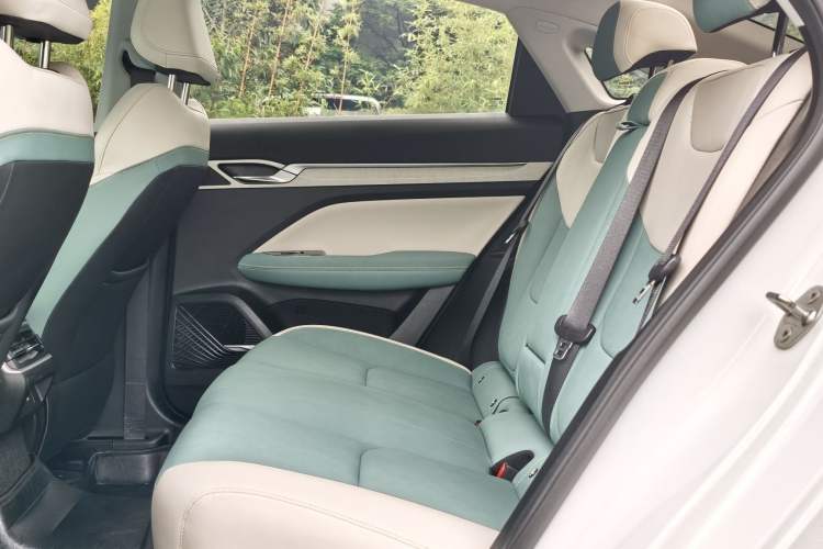 Used Geely Auto Emgrand L HiP 2022 1.5TD-DHT Pro 100KM Super Swift Interior 3