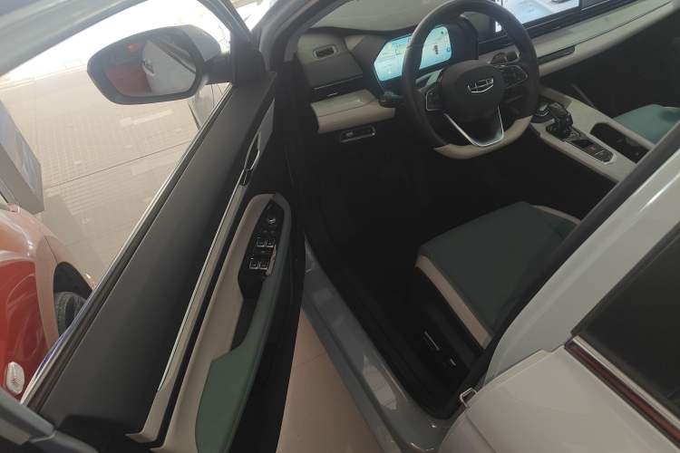 Used Geely Auto Emgrand L HiP 2022 1.5TD-DHT Pro 100KM Super Rui Interior 3