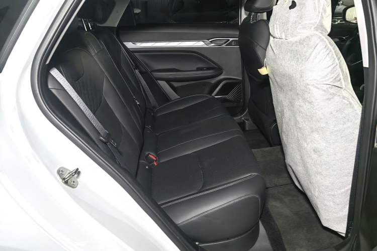 Used Geely Auto Emgrand L HiP 2022 1.5TD-DHT Pro 100KM Super Clean Interior 4