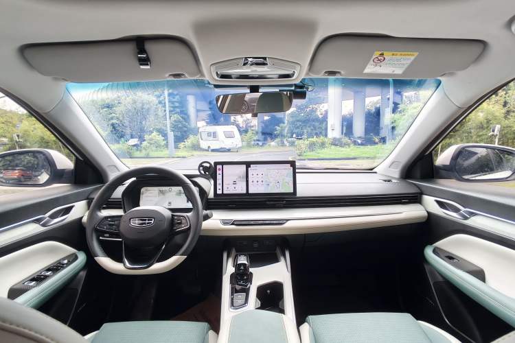 Used Geely Auto Emgrand L HiP 2022 1.5TD-DHT Pro 100KM Super Swift Interior 4