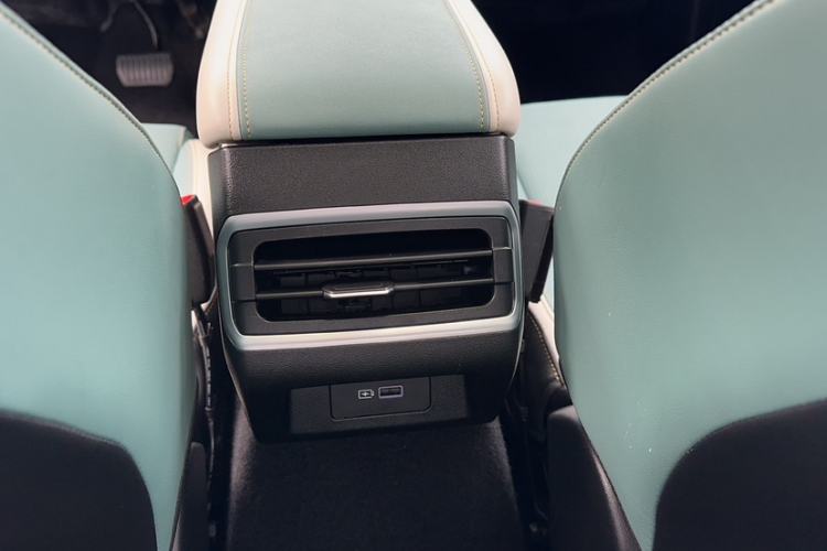 Used Geely Auto Emgrand L HiP 2022 1.5TD-DHT Pro 100KM Super Rui Interior 4