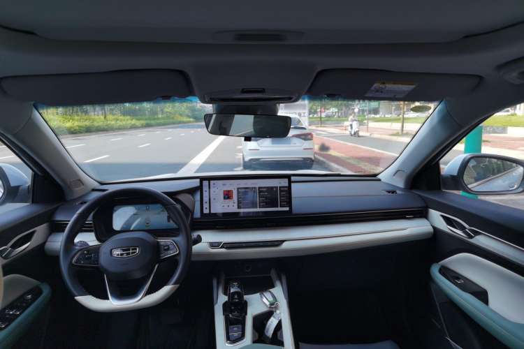 Used Geely Auto Emgrand L HiP 2022 1.5TD-DHT Pro 100KM Super Rui Interior 5