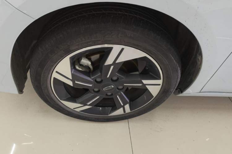 Used Geely Auto Emgrand L HiP 2022 1.5TD-DHT Pro 100KM Super Rui Left Front Wheel Hub