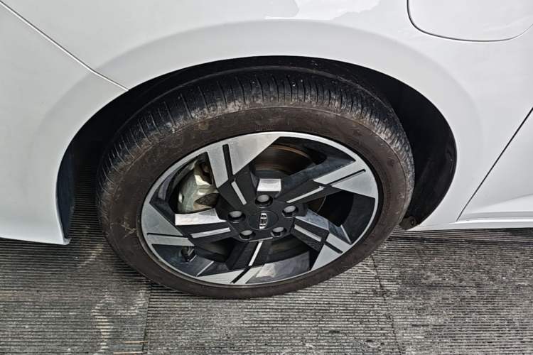 Used Geely Auto Emgrand L HiP 2022 1.5TD-DHT Pro 100KM Super Swift Left Front Wheel Hub