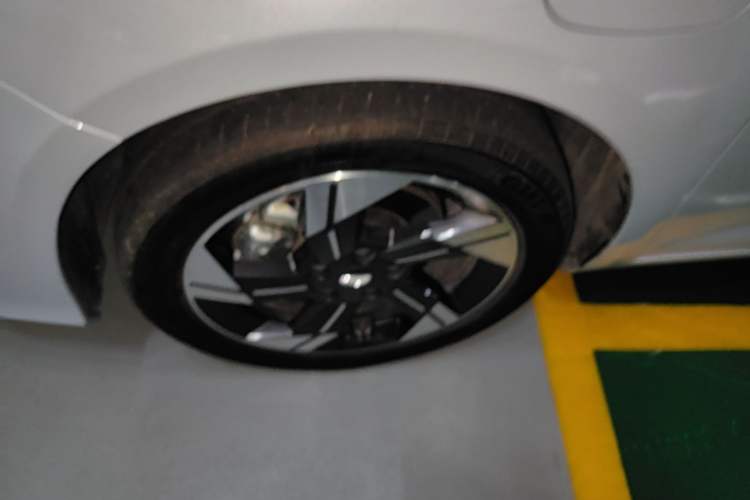 Used Geely Auto Emgrand L HiP 2022 1.5TD-DHT Pro 100KM Super Rui Left Front Wheel Hub