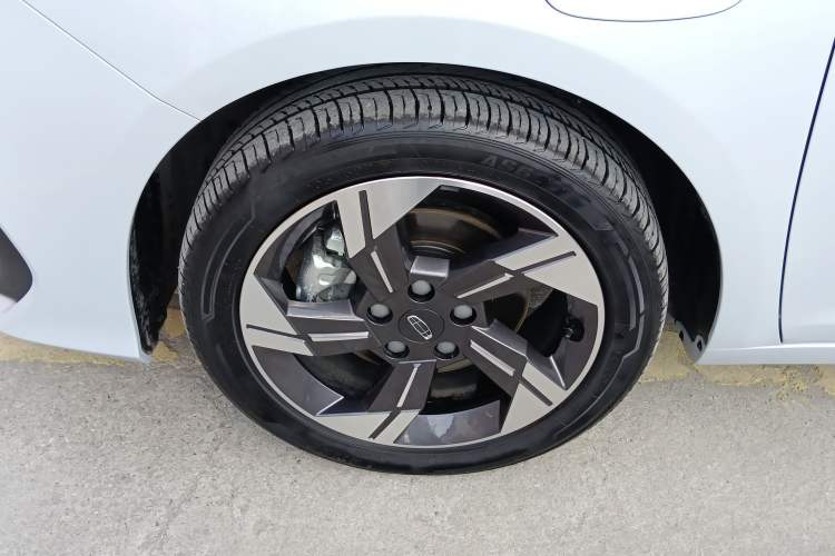 Used Geely Auto Emgrand L HiP 2022 1.5TD-DHT Pro 100KM Super Rui Left Front Wheel Hub