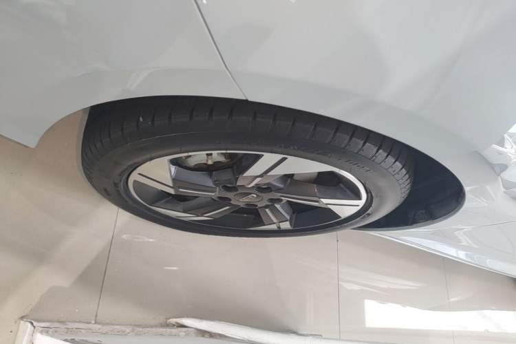 Used Geely Auto Emgrand L HiP 2022 1.5TD-DHT Pro 100KM Super Rui Left Front Wheel Hub