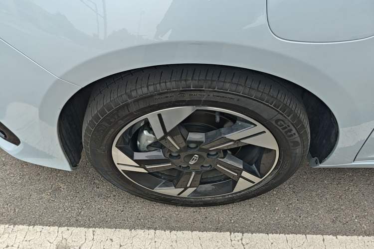 Used Geely Auto Emgrand L HiP 2022 1.5TD-DHT Pro 100KM Super Swift Left Front Wheel Hub