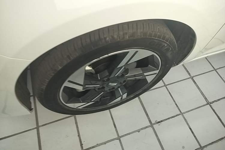Used Geely Auto Emgrand L HiP 2022 1.5TD-DHT Pro 100KM Super Rui Left Front Wheel Hub