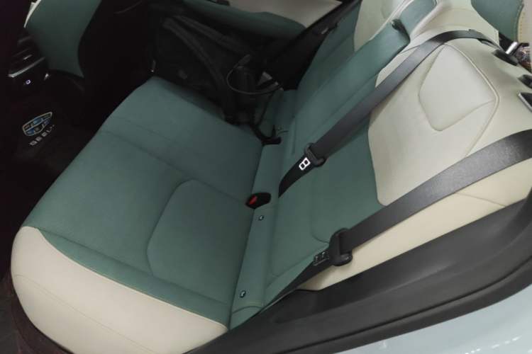 Used Geely Auto Emgrand L HiP 2022 1.5TD-DHT Pro 100KM Super Rui Left Rear Seat