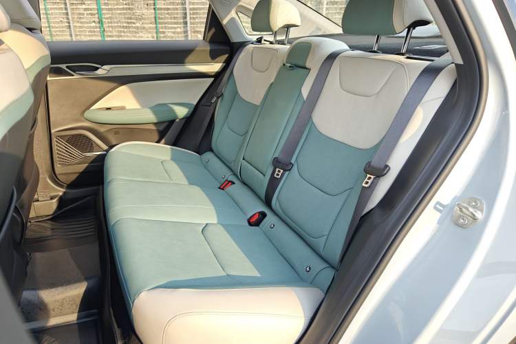 Used Geely Auto Emgrand L HiP 2022 1.5TD-DHT Pro 100KM Super Rui Left Rear Seat