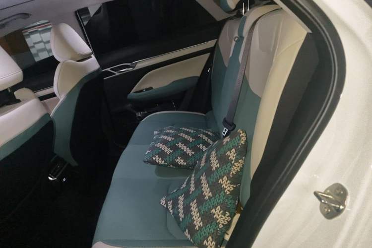 Used Geely Auto Emgrand L HiP 2022 1.5TD-DHT Pro 100KM Super Swift Left Rear Seat