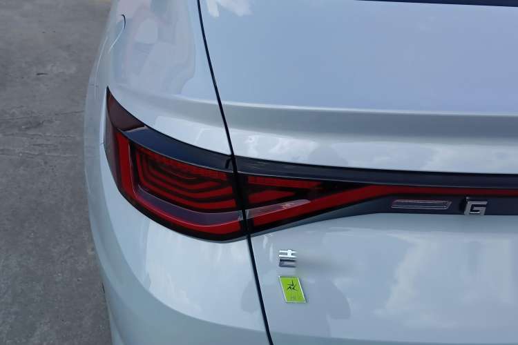 Used Geely Auto Emgrand L HiP 2022 1.5TD-DHT Pro 100KM Super Rui Left Rear Taillight