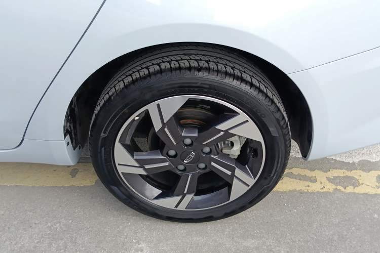 Used Geely Auto Emgrand L HiP 2022 1.5TD-DHT Pro 100KM Super Rui Left Rear Wheel Hub