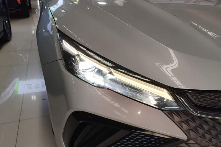 Used Geely Auto Emgrand L HiP 2022 1.5TD-DHT Pro 100KM Super Clean Right Front Headlight