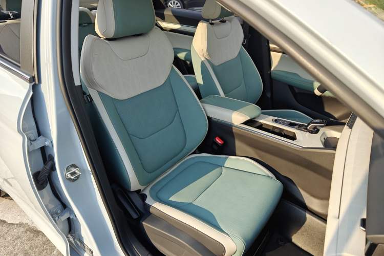 Used Geely Auto Emgrand L HiP 2022 1.5TD-DHT Pro 100KM Super Rui Right Front Seat
