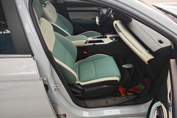 Used Geely Auto Emgrand L HiP 2022 1.5TD-DHT Pro 100KM Super Rui Right Front Seat