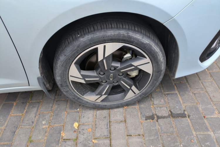 Used Geely Auto Emgrand L HiP 2022 1.5TD-DHT Pro 100KM Super Swift Right Front Wheel Hub