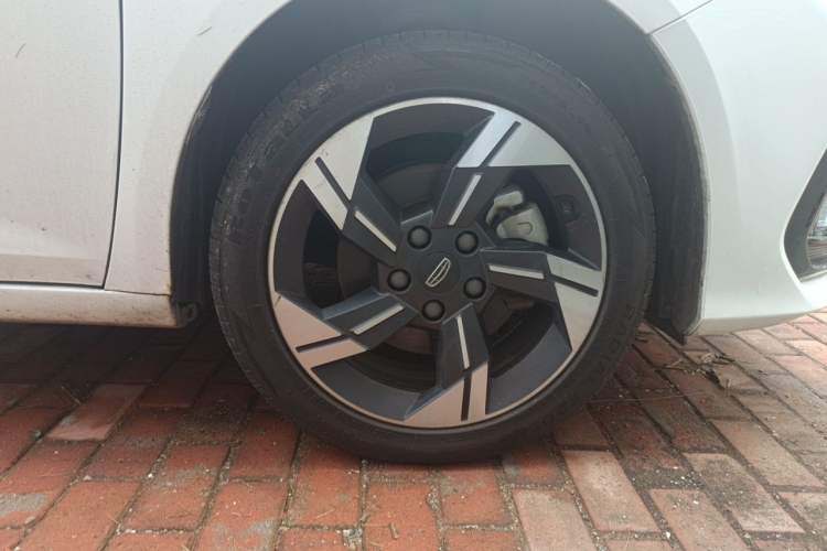 Used Geely Auto Emgrand L HiP 2022 1.5TD-DHT Pro 100KM Super Swift Right Front Wheel Hub
