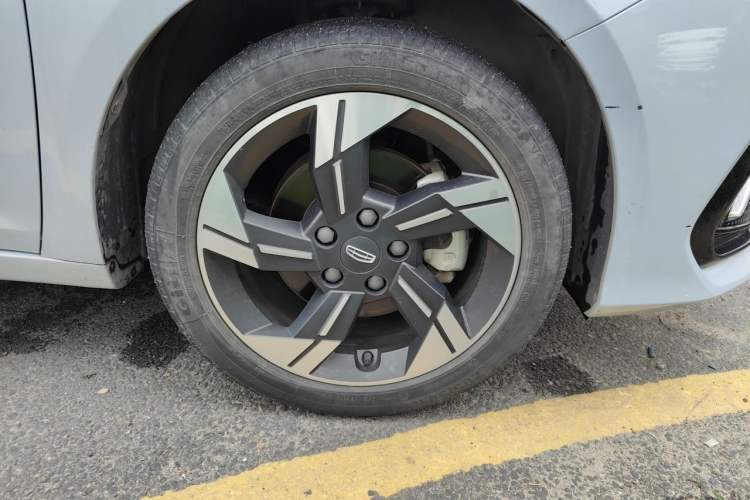 Used Geely Auto Emgrand L HiP 2022 1.5TD-DHT Pro 100KM Super Swift Right Front Wheel Hub