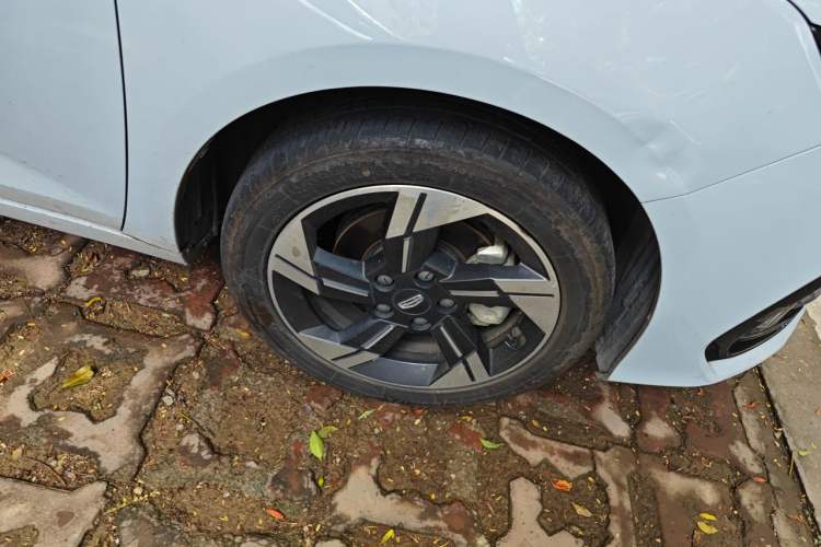 Used Geely Auto Emgrand L HiP 2022 1.5TD-DHT Pro 100KM Super Swift Right Front Wheel Hub