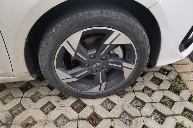 Used Geely Auto Emgrand L HiP 2022 1.5TD-DHT Pro 100KM Super Swift Right Front Wheel Hub