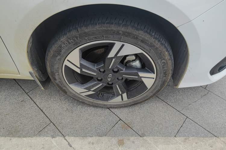 Used Geely Auto Emgrand L HiP 2022 1.5TD-DHT Pro 100KM Super Swift Right Front Wheel Hub