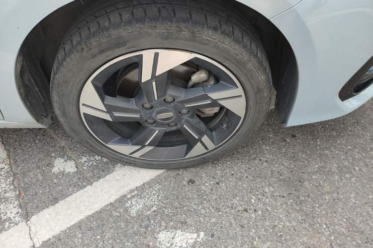 Used Geely Auto Emgrand L HiP 2022 1.5TD-DHT Pro 100KM Super Swift Right Front Wheel Hub