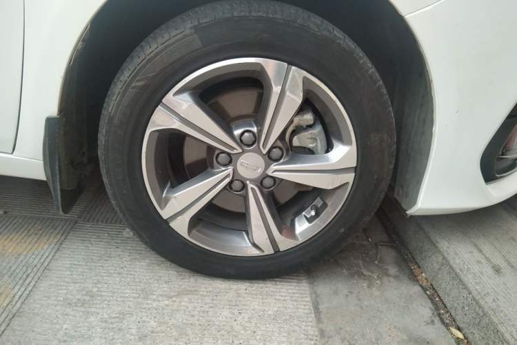 Used Geely Auto Emgrand L HiP 2022 1.5TD-DHT Pro 100KM Super Clean Right Front Wheel Hub