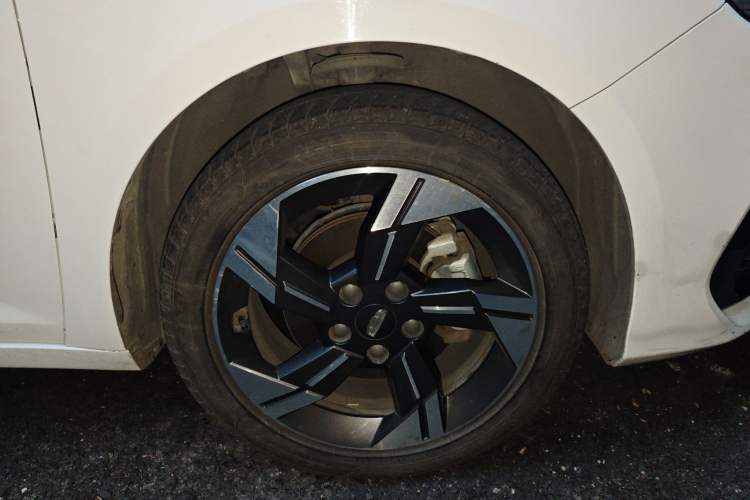 Used Geely Auto Emgrand L HiP 2022 1.5TD-DHT Pro 100KM Super Swift Right Front Wheel Hub