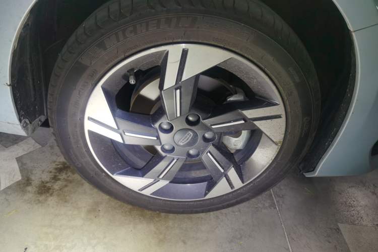 Used Geely Auto Emgrand L HiP 2022 1.5TD-DHT Pro 100KM Super Swift Right Front Wheel Hub