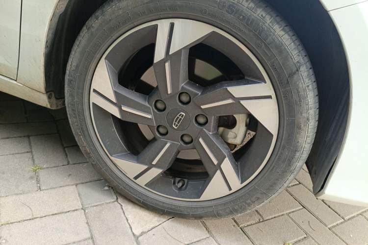 Used Geely Auto Emgrand L HiP 2022 1.5TD-DHT Pro 100KM Super Swift Right Front Wheel Hub