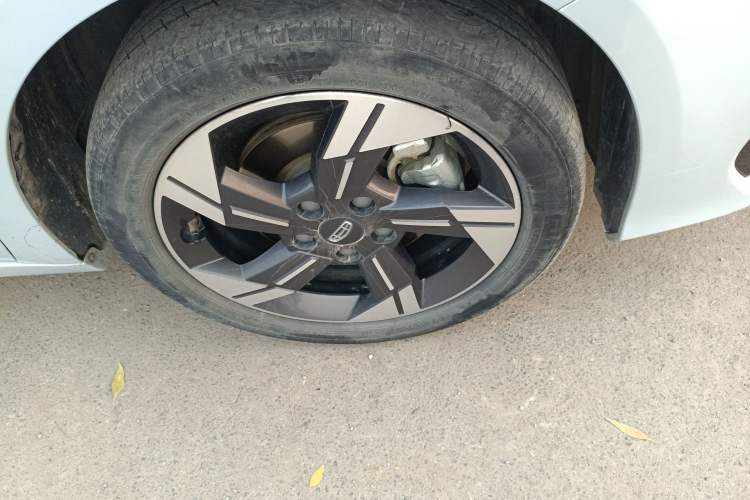 Used Geely Auto Emgrand L HiP 2022 1.5TD-DHT Pro 100KM Super Swift Right Front Wheel Hub