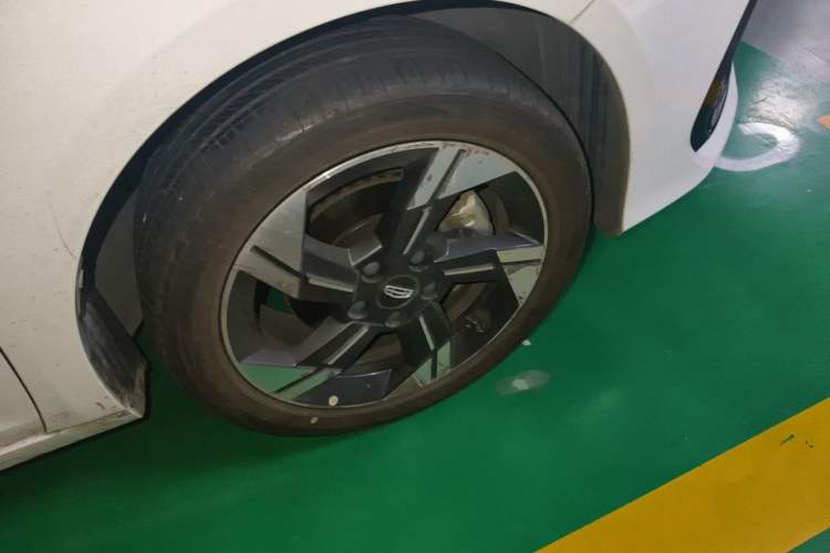 Used Geely Auto Emgrand L HiP 2022 1.5TD-DHT Pro 100KM Super Swift Right Front Wheel Hub