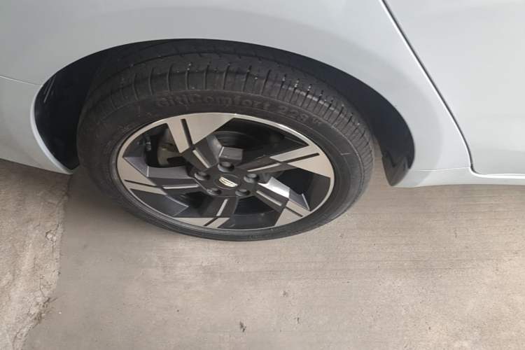 Used Geely Auto Emgrand L HiP 2022 1.5TD-DHT Pro 100KM Super Swift Right Rear Wheel Hub