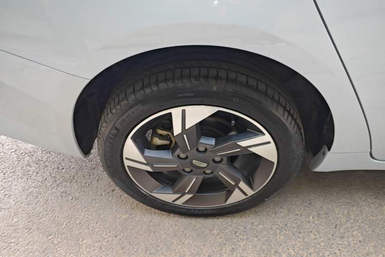 Used Geely Auto Emgrand L HiP 2022 1.5TD-DHT Pro 100KM Super Rui Right Rear Wheel Hub