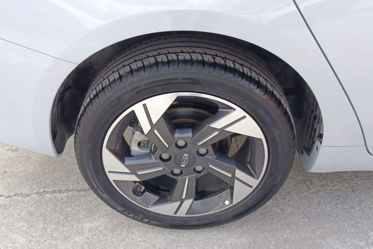 Used Geely Auto Emgrand L HiP 2022 1.5TD-DHT Pro 100KM Super Rui Right Rear Wheel Hub